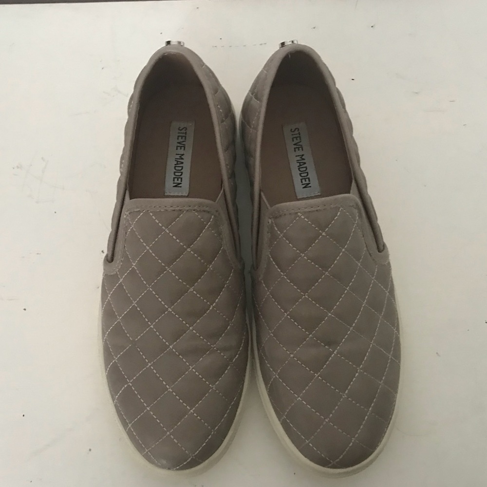 STEVE MADDEN slides in gray